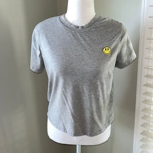 🦋 3/$15 Women’s Smiley Street Tee